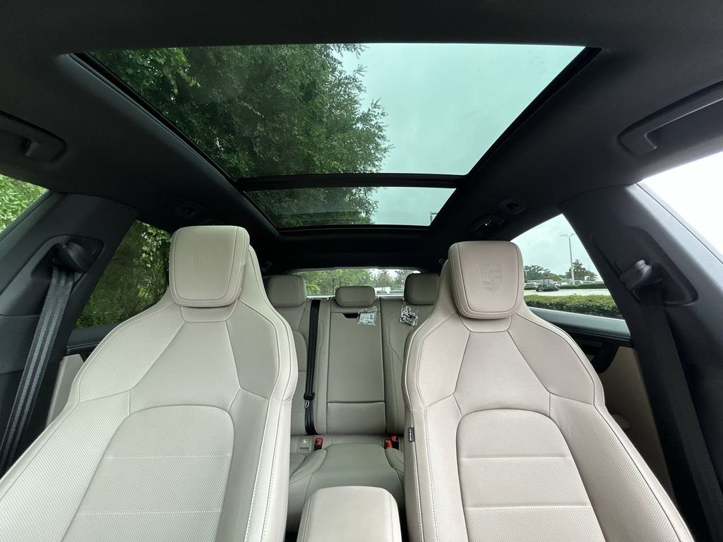 2024 Porsche Macan Electric 4 photo 24