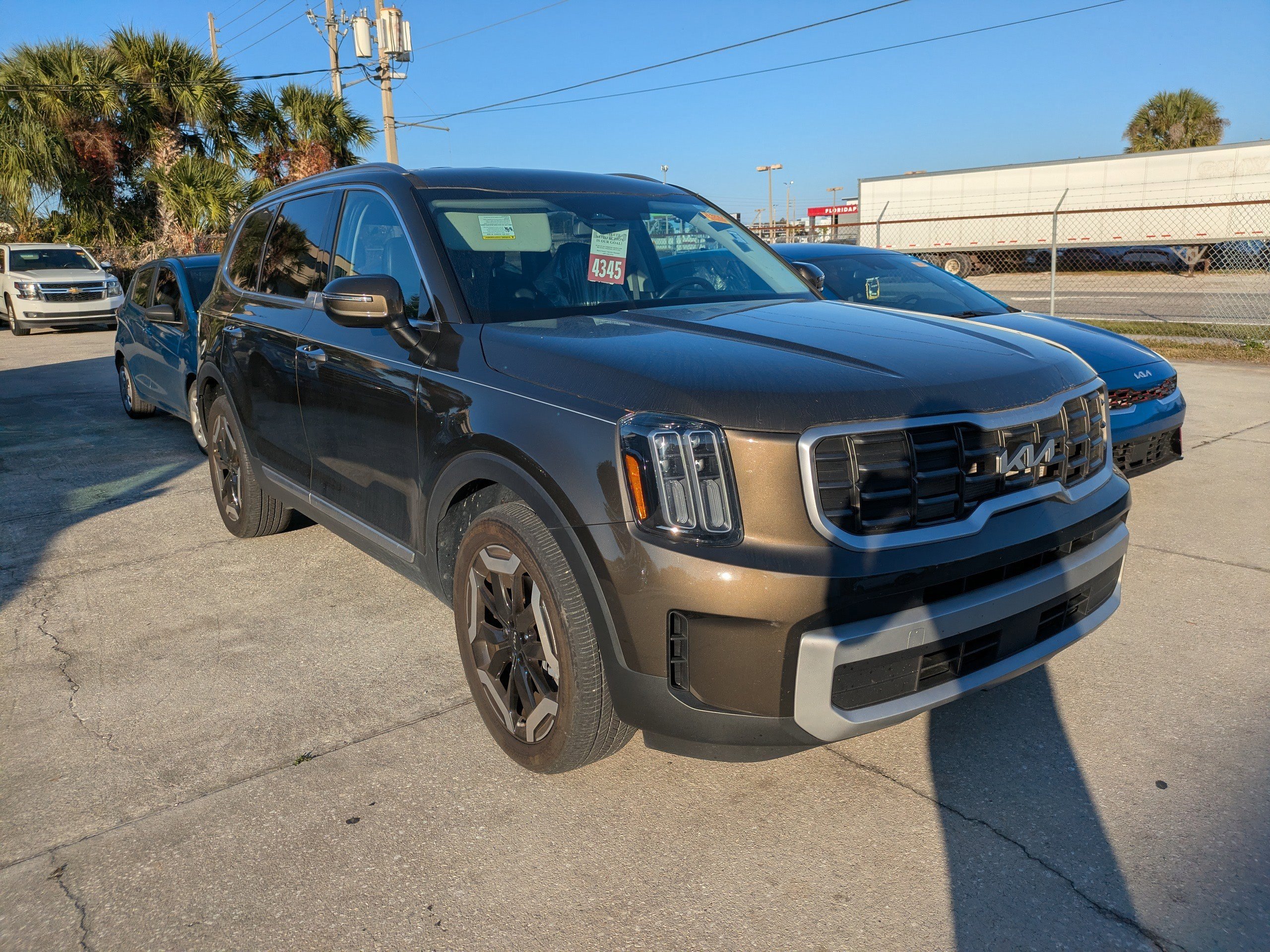 2024 Kia Telluride S's photo