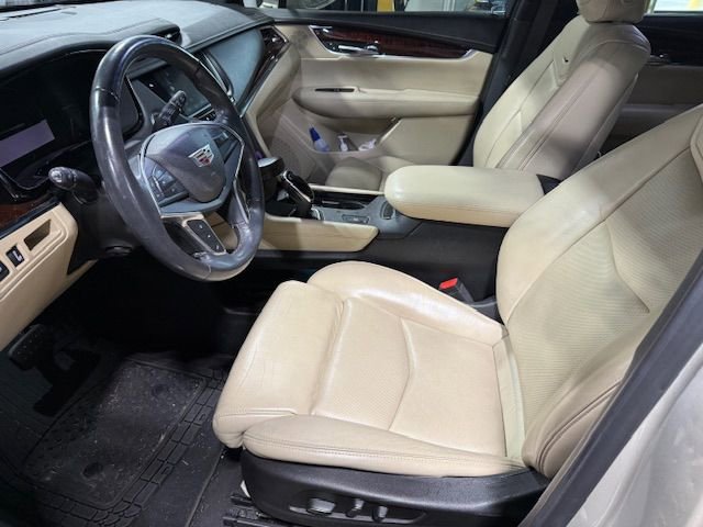 2017 Cadillac XT5 Luxury photo 2