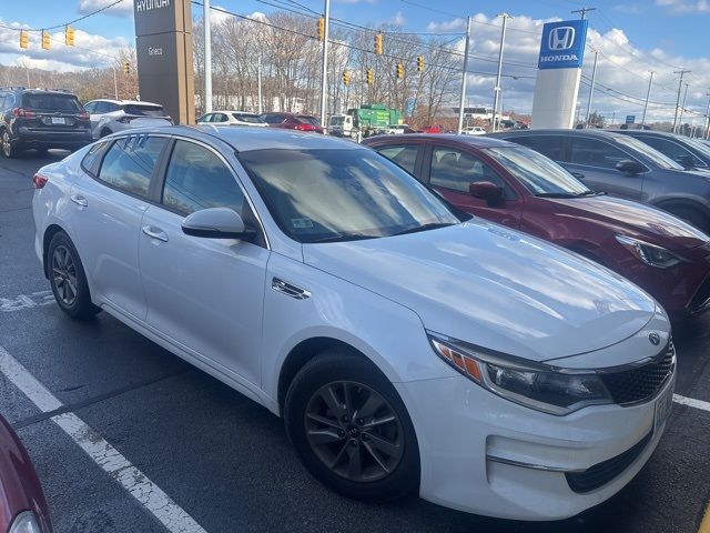 2016 Kia Optima LX's photo