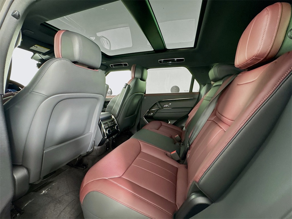2025 Land Rover Range Rover Sport SE photo 21