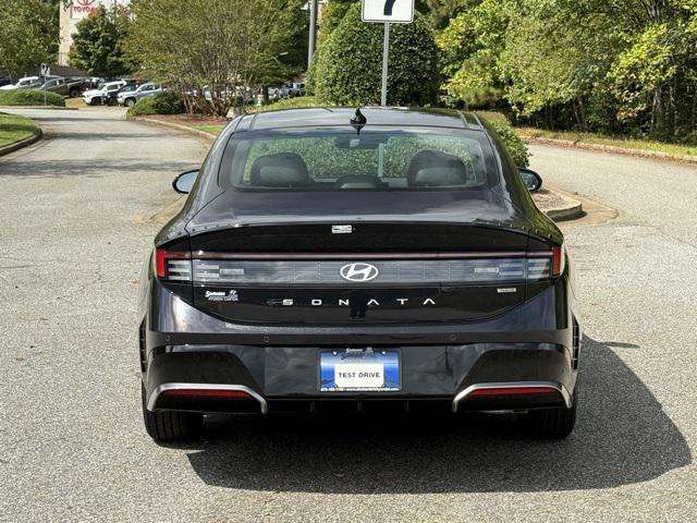 2025 Hyundai Sonata Hybrid Limited photo 3