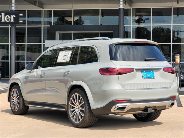 2025 Mercedes Benz GLS 450 4MATIC photo 4