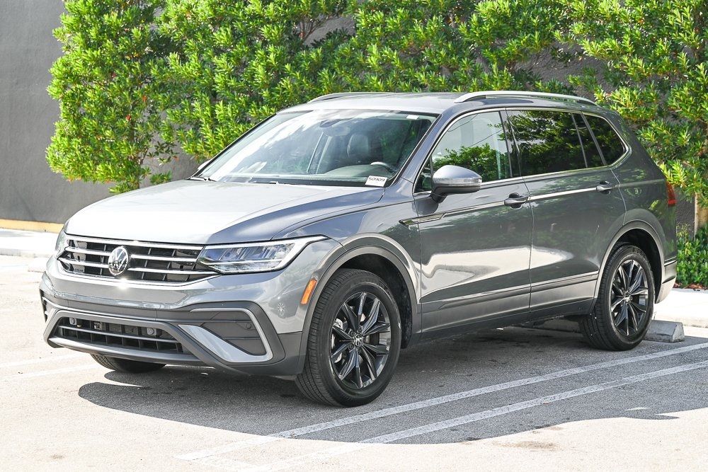 2024 Volkswagen Tiguan SE's photo