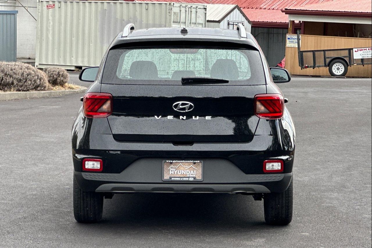 2025 Hyundai Venue SEL photo 3