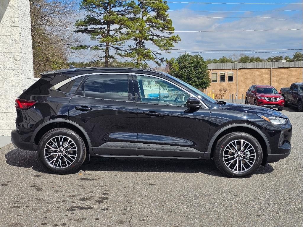 2024 Ford Escape Plug-In Hybrid photo 5
