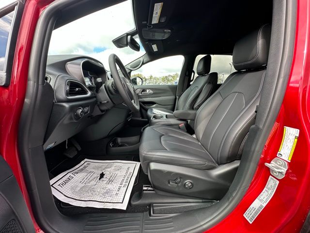 2026 Chrysler Pacifica photo 23