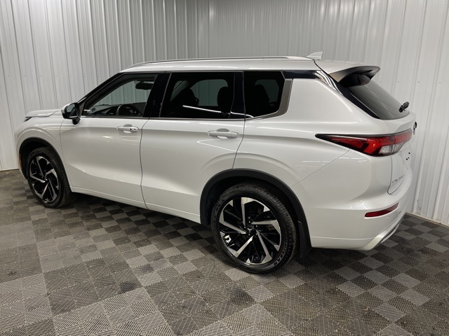 2022 Mitsubishi Outlander SEL photo 6