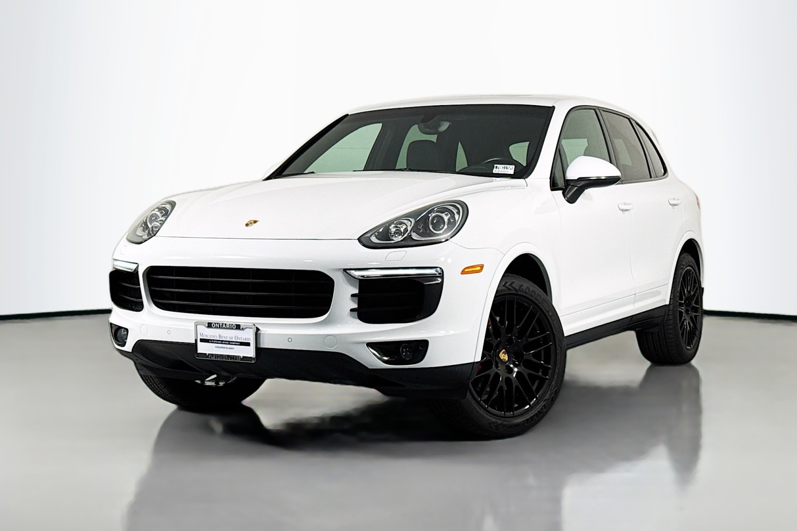 2017 Porsche Cayenne Platinum Edition's photo