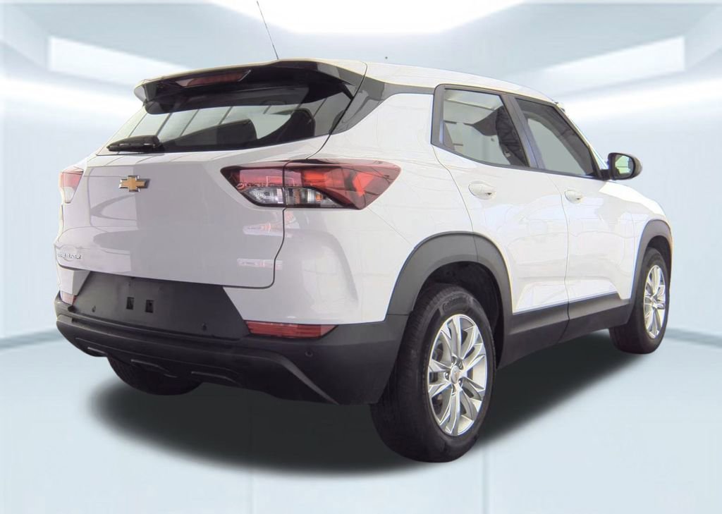 2023 Chevrolet Trailblazer LS photo 3