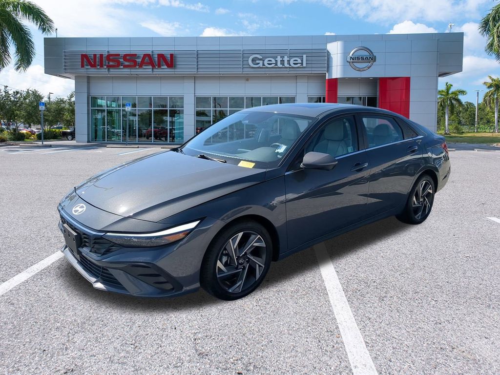 2024 Hyundai Elantra Limited photo 2