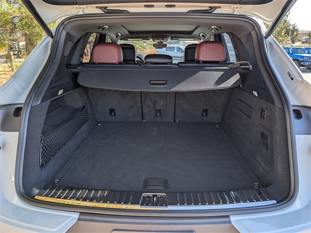 2024 Porsche Cayenne Base photo 4