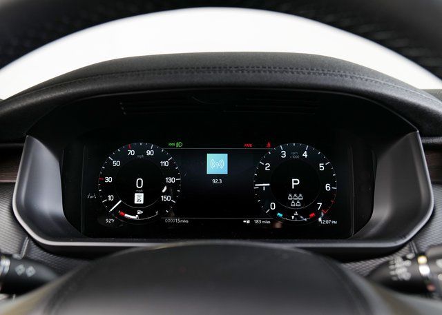2025 Land Rover Discovery SE photo 15
