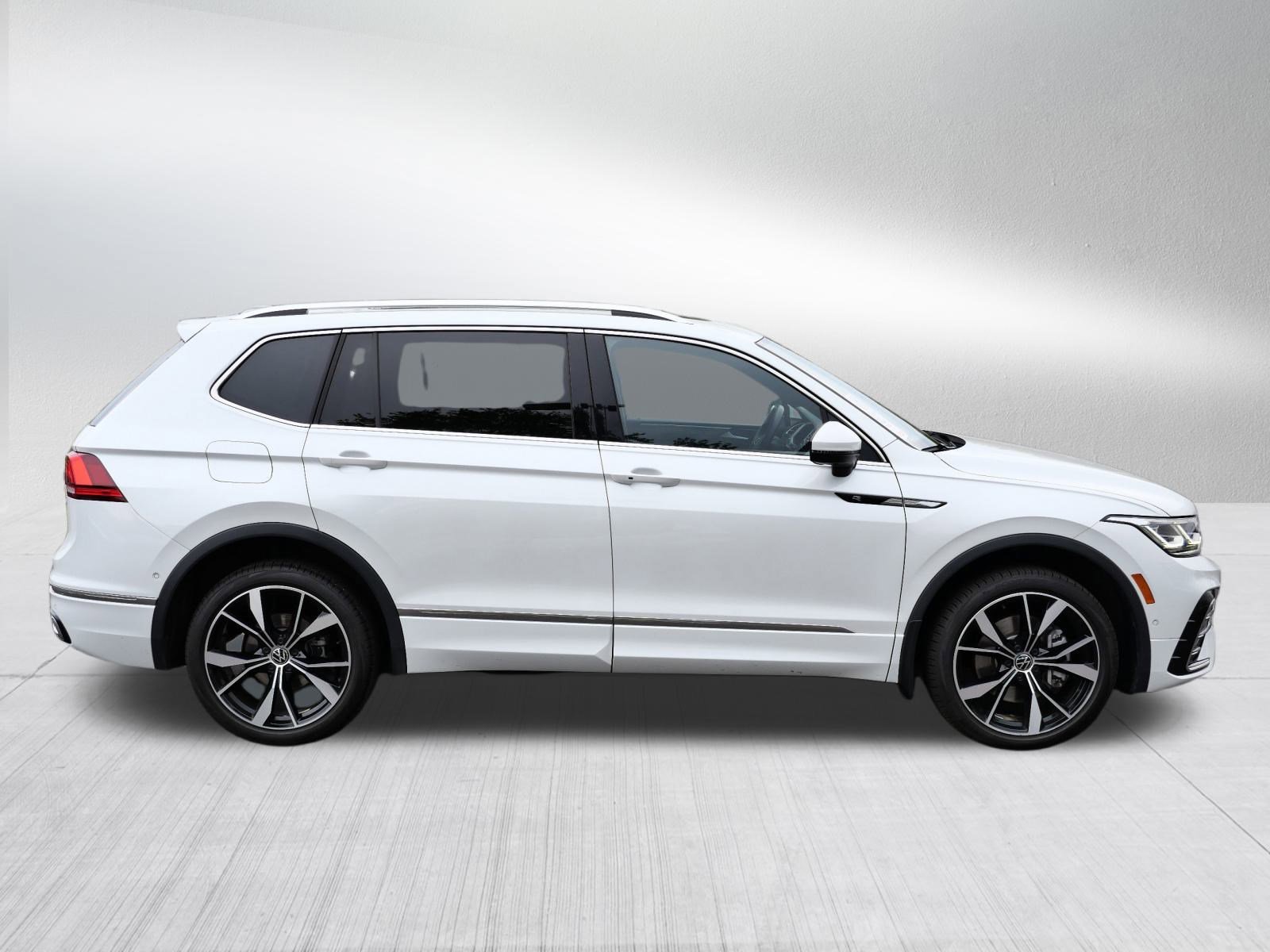 2023 Volkswagen Tiguan SEL R-Line Black photo 7