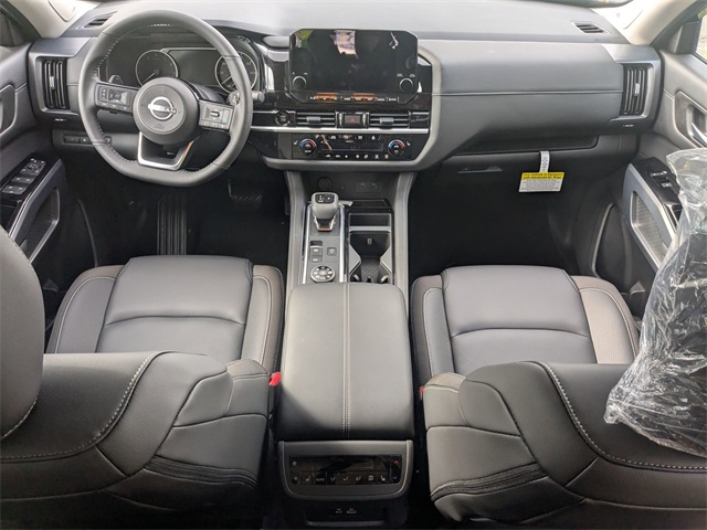 2025 Nissan Pathfinder SL photo 18