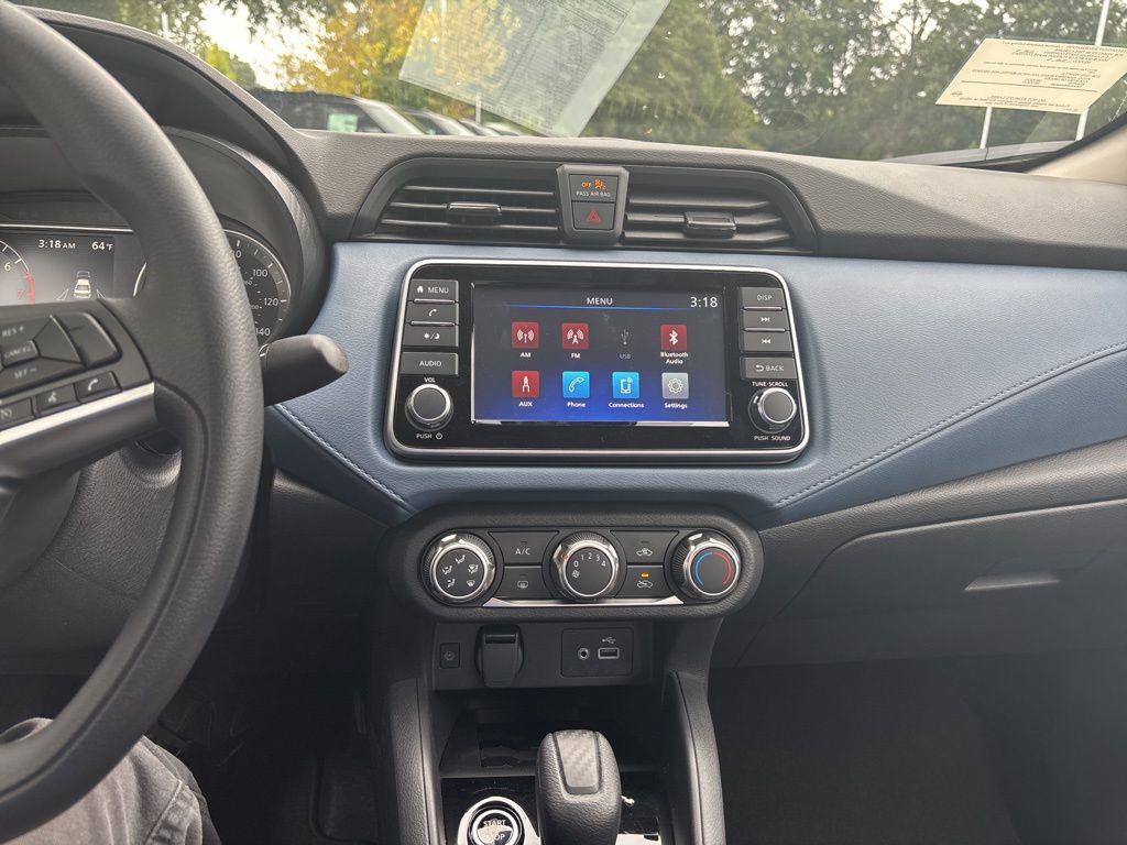 2025 Nissan Versa SV photo 9