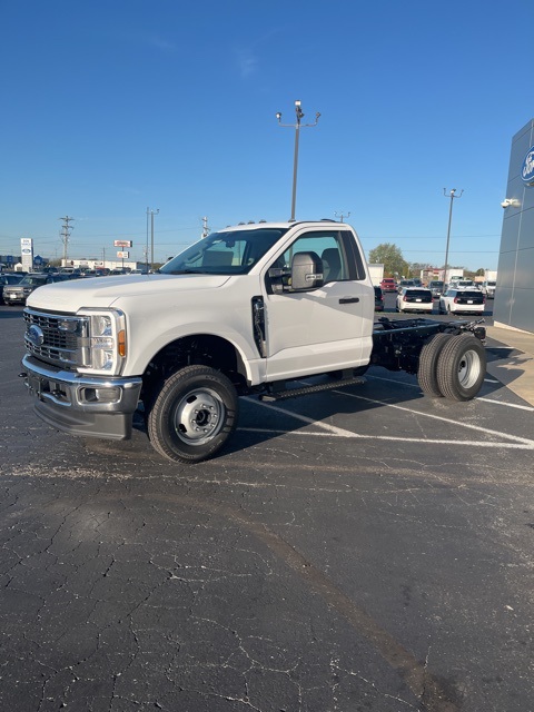 2026 Ford F-350 XL photo 3