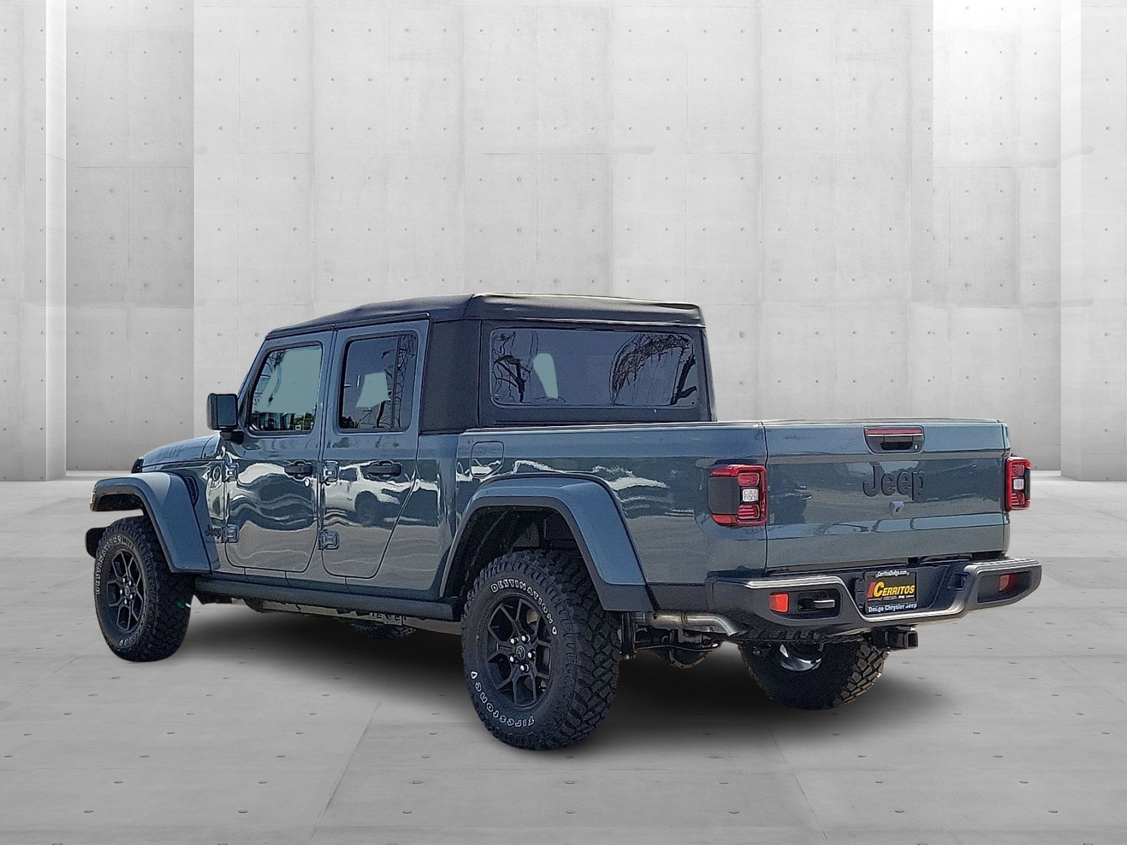 2025 Jeep Gladiator Willys photo 2