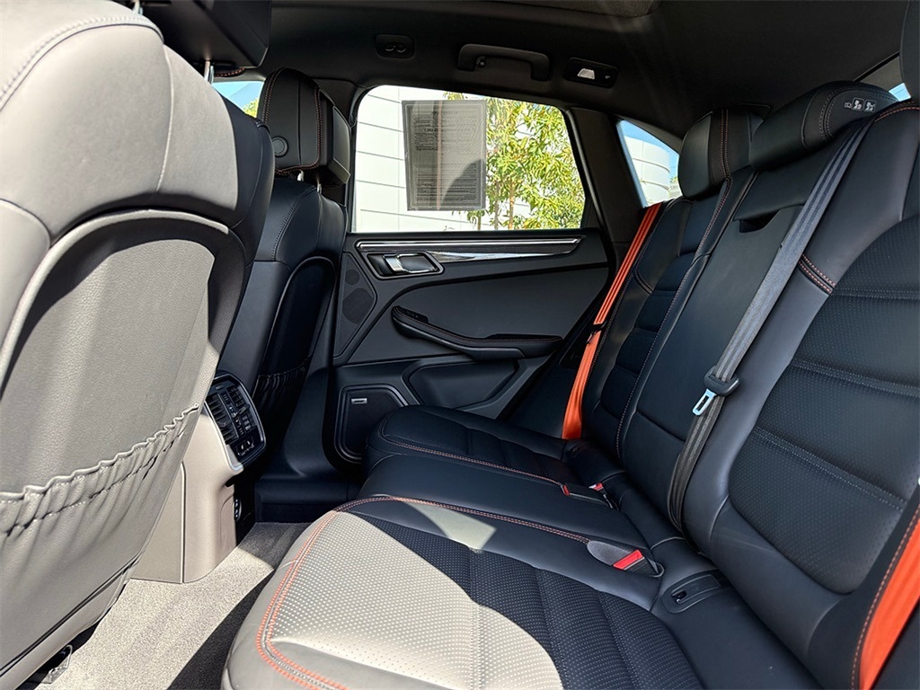 2025 Porsche Macan GTS photo 28