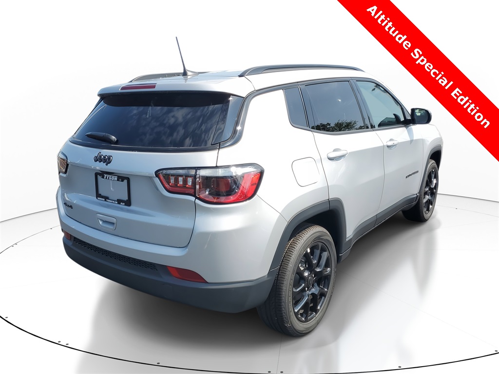 2025 Jeep Compass Latitude photo 4