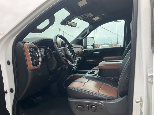 2022 Chevrolet Silverado 2500HD High Country photo 2