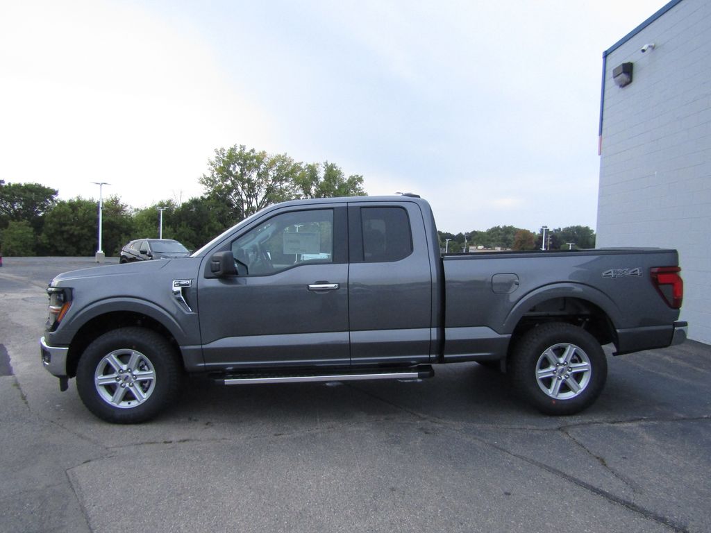 2025 Ford F-150 XLT photo 2