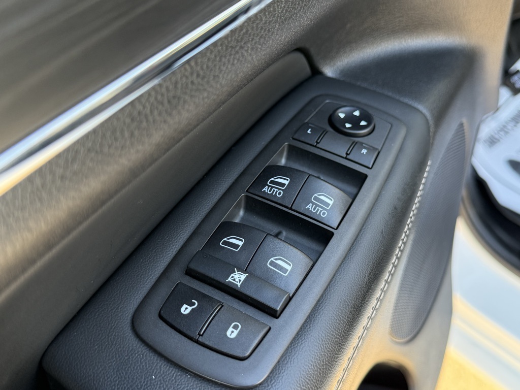 2021 Jeep Grand Cherokee Anniversary Edition photo 16