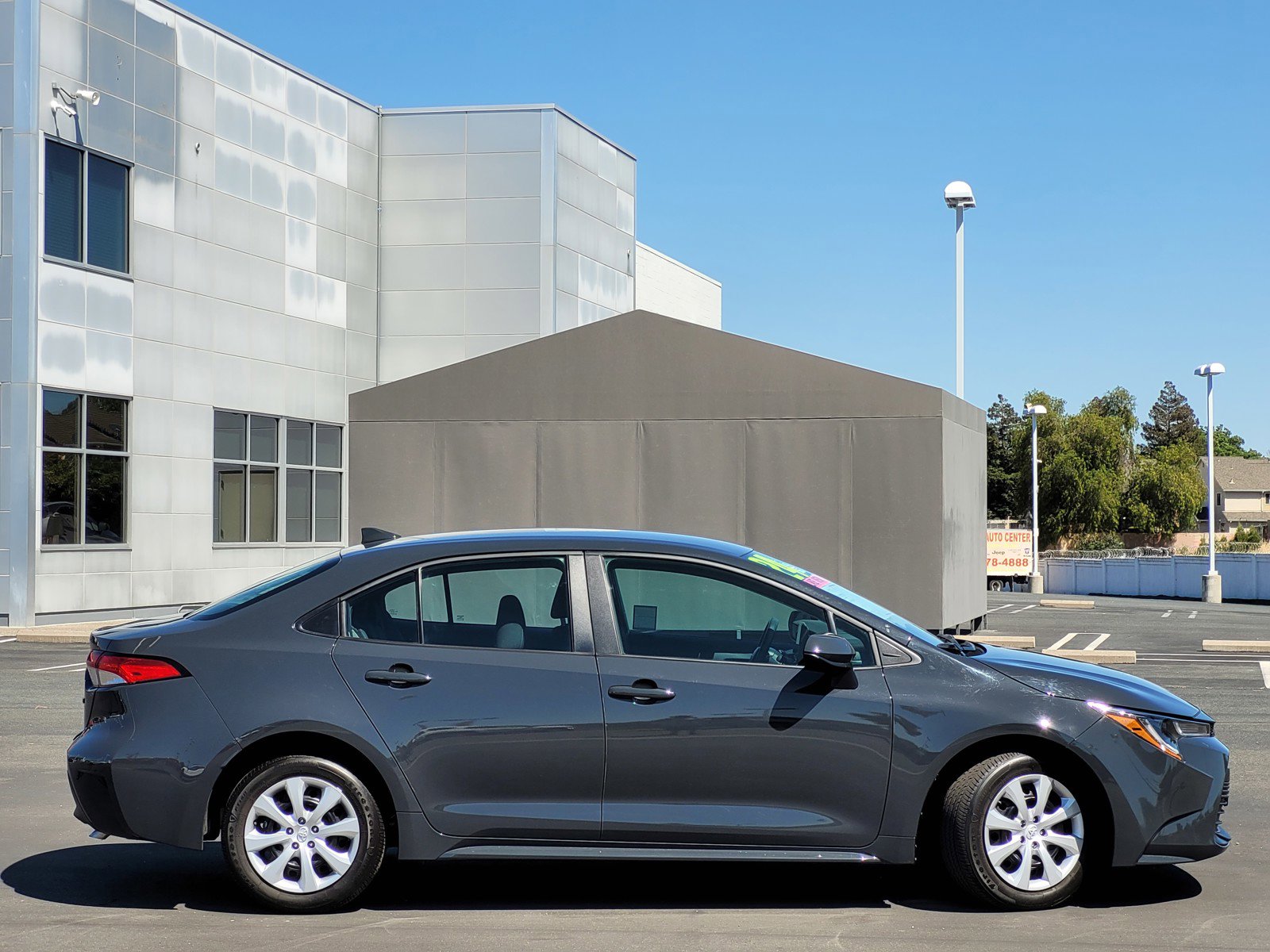 2024 Toyota Corolla LE photo 3