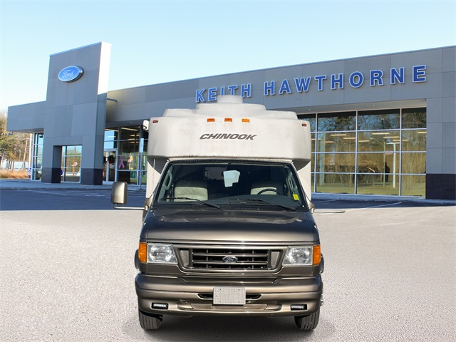 2004 Ford E-450 photo 2
