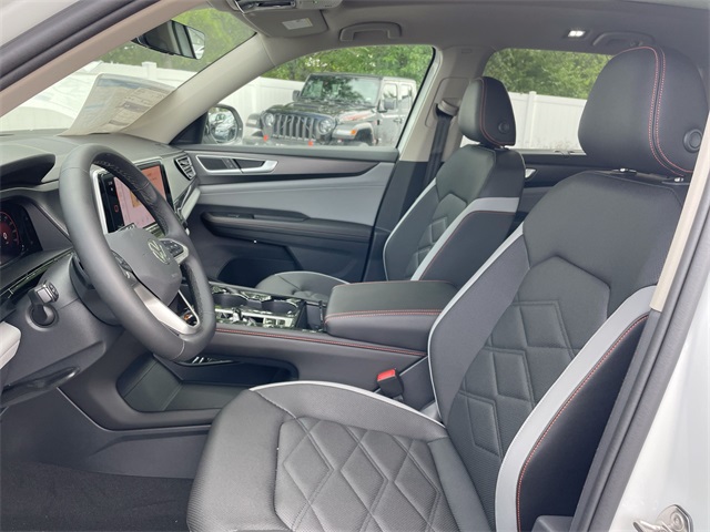 2025 Volkswagen Atlas Peak Edition SE Technology photo 28