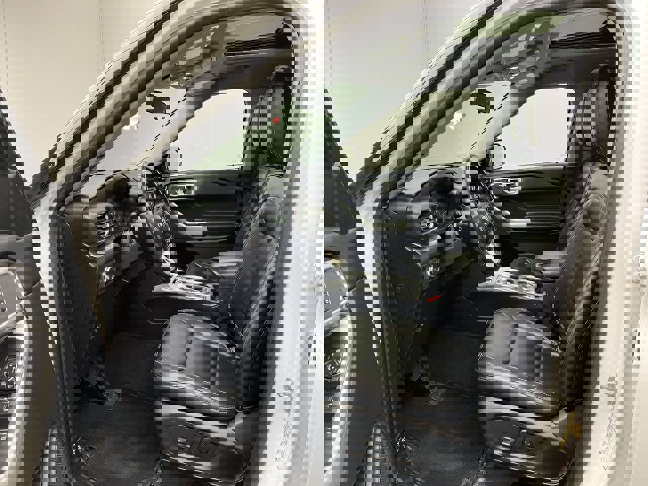 2022 Ford Explorer XLT photo 2