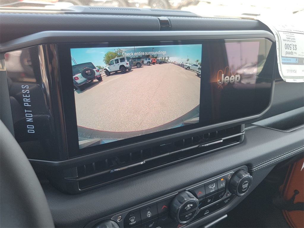 2025 Jeep Wrangler Sahara photo 16
