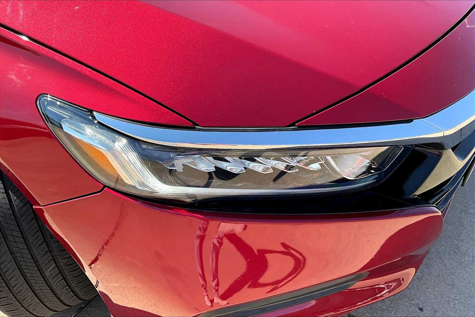 2018 Honda Accord LX 1.5T photo 23