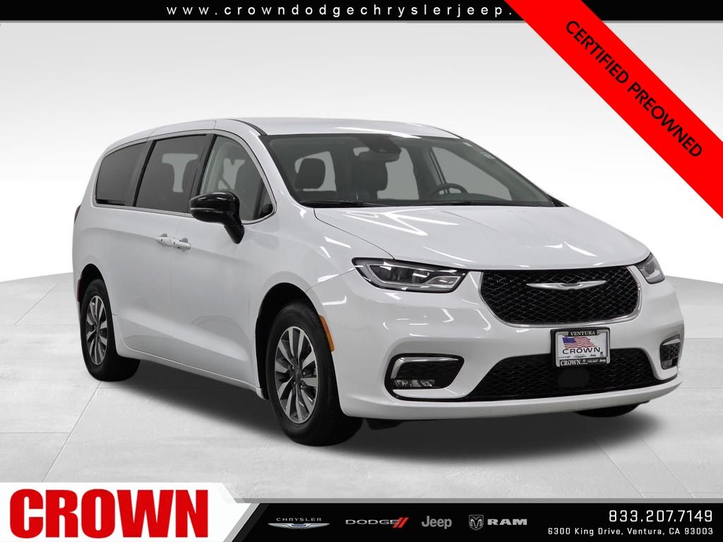 2024 Chrysler Pacifica PHEV Select's photo