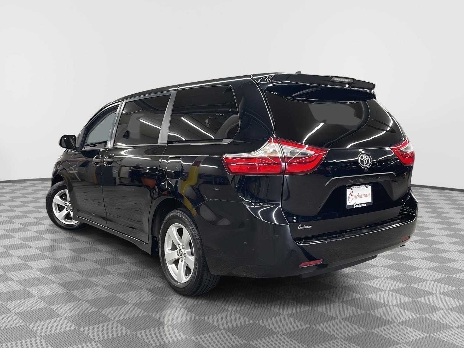 2020 Toyota Sienna L photo 4