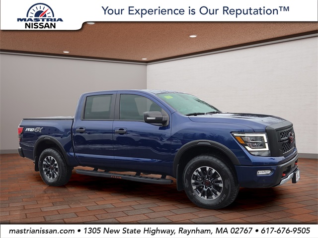2024 Nissan Titan PRO-4X's photo
