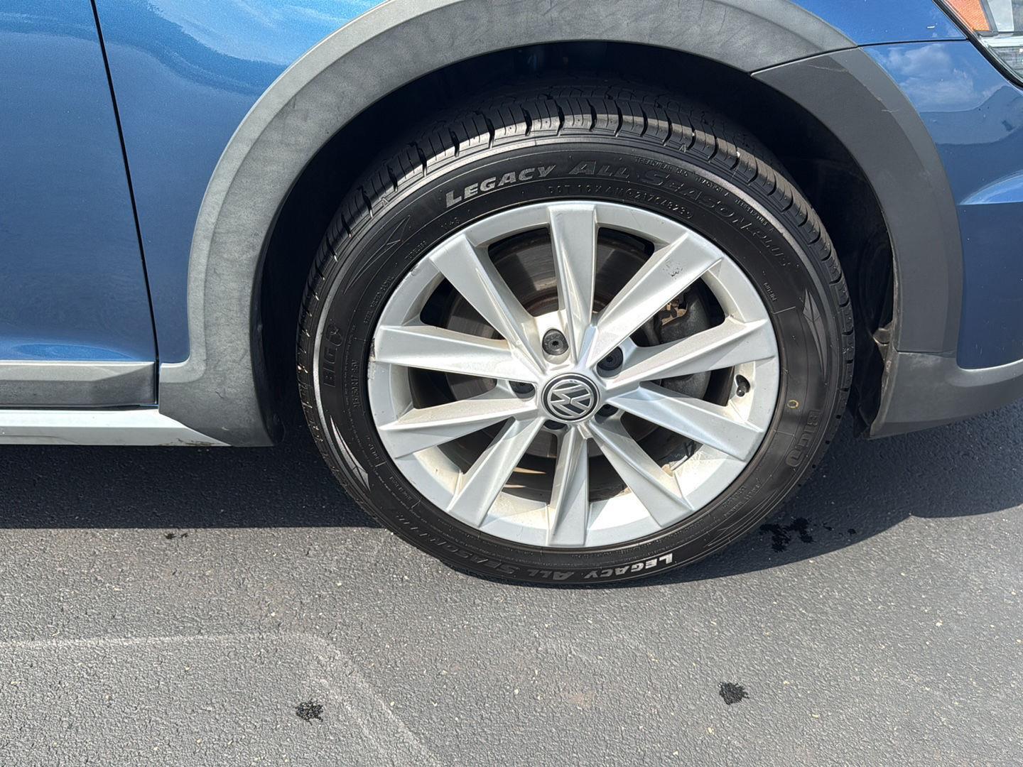 2019 Volkswagen Golf Alltrack S photo 11