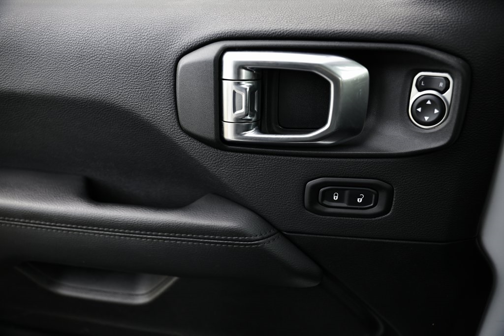 2022 Jeep Wrangler Unlimited Sahara Altitude photo 16