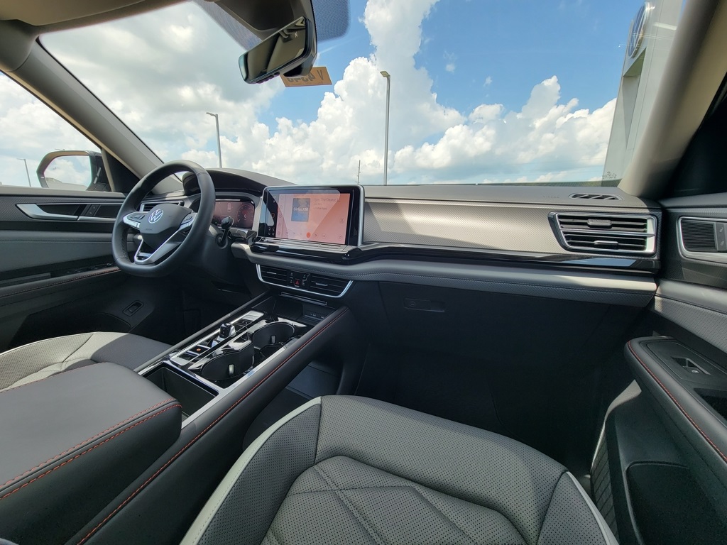 2025 Volkswagen Atlas Peak Edition SE photo 10