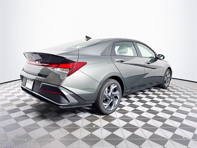 2025 Hyundai Elantra SEL Sport photo 5
