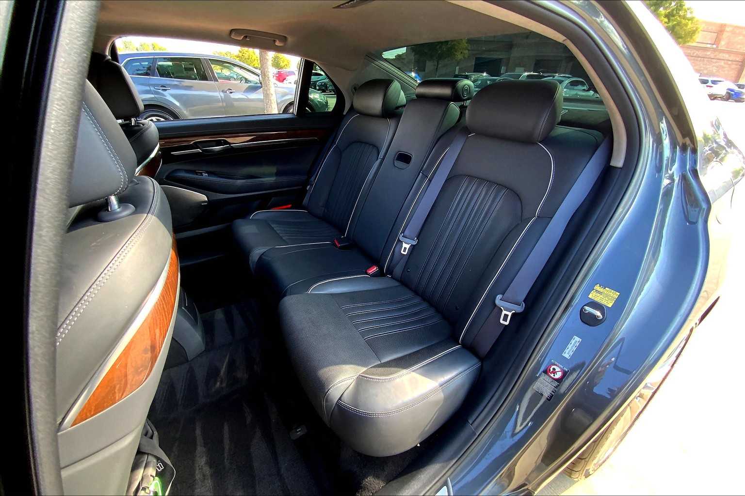 2019 Genesis G90 3.3T Premium photo 18
