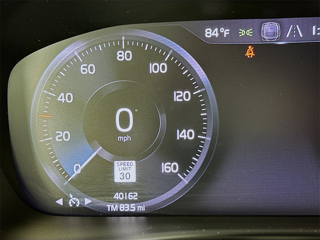 2021 Volvo XC40 R-Design photo 12