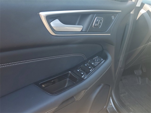 2019 Ford Edge Titanium photo 4