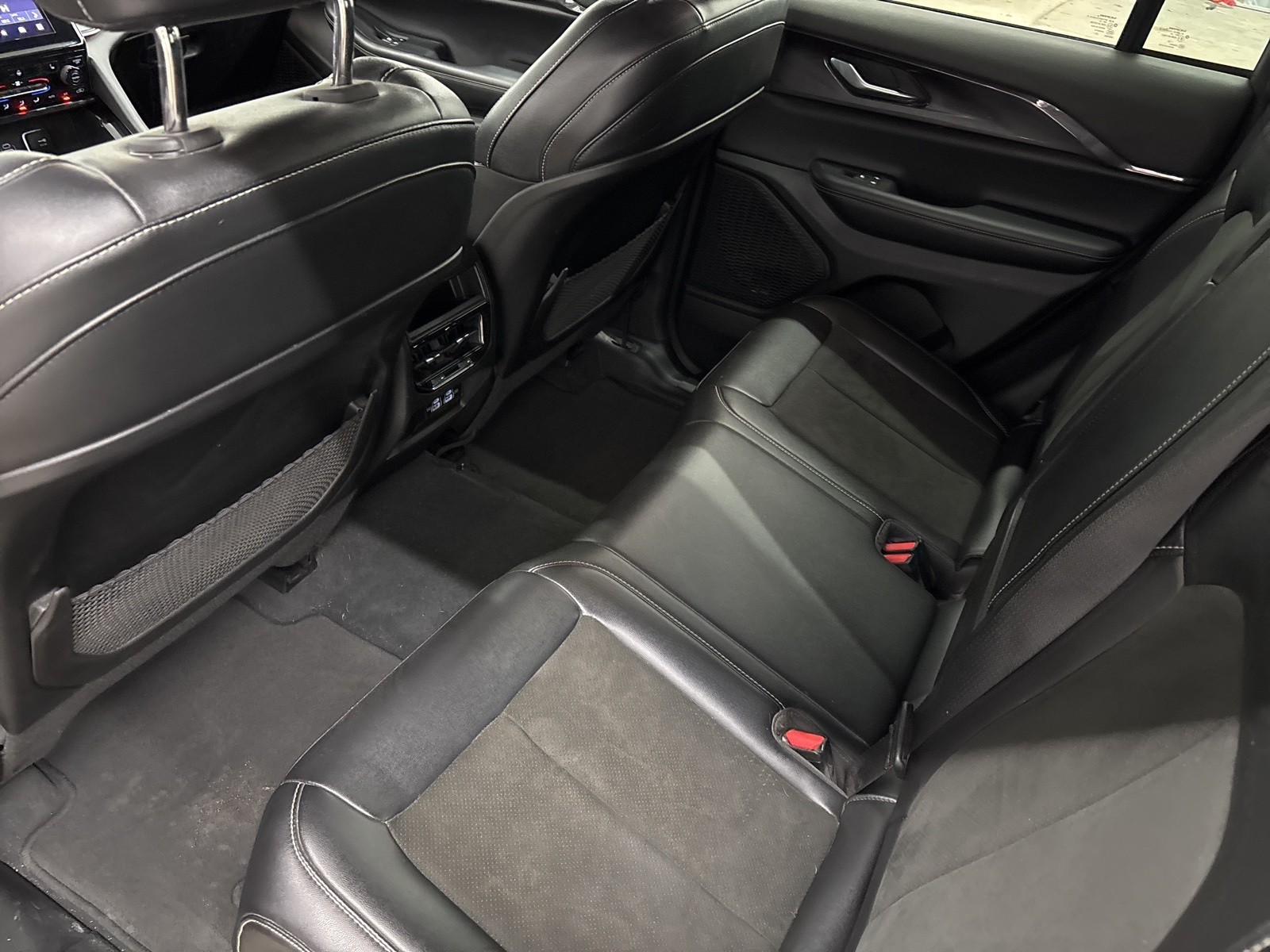 2023 Jeep Grand Cherokee Altitude photo 17