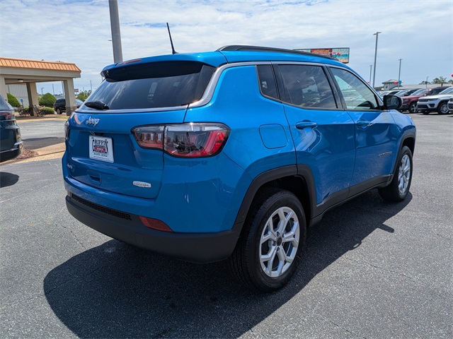 2025 Jeep Compass Latitude photo 2