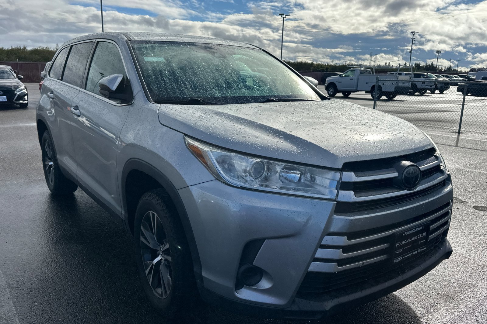 2019 Toyota Highlander LE Plus photo 2