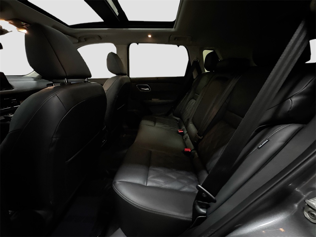 2026 Nissan Rogue Platinum photo 4