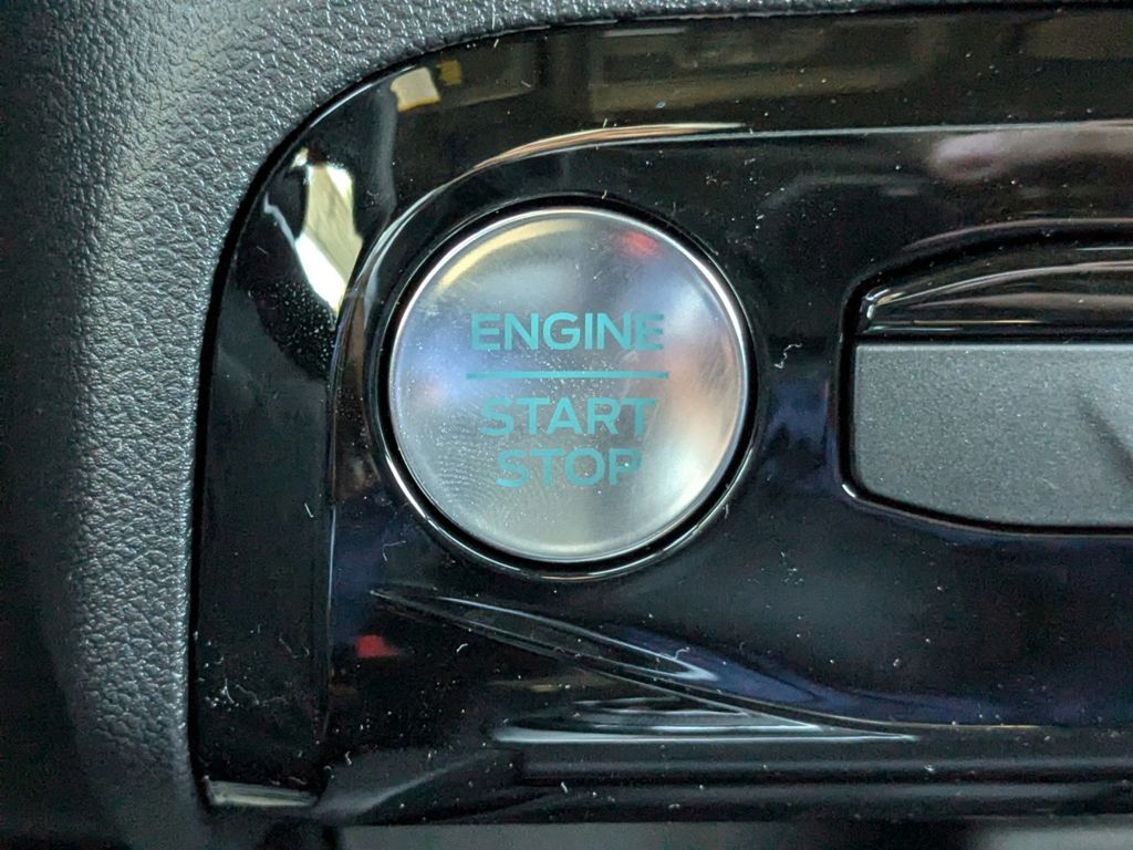 2025 Ford Escape Hybrid ST-Line Select photo 25