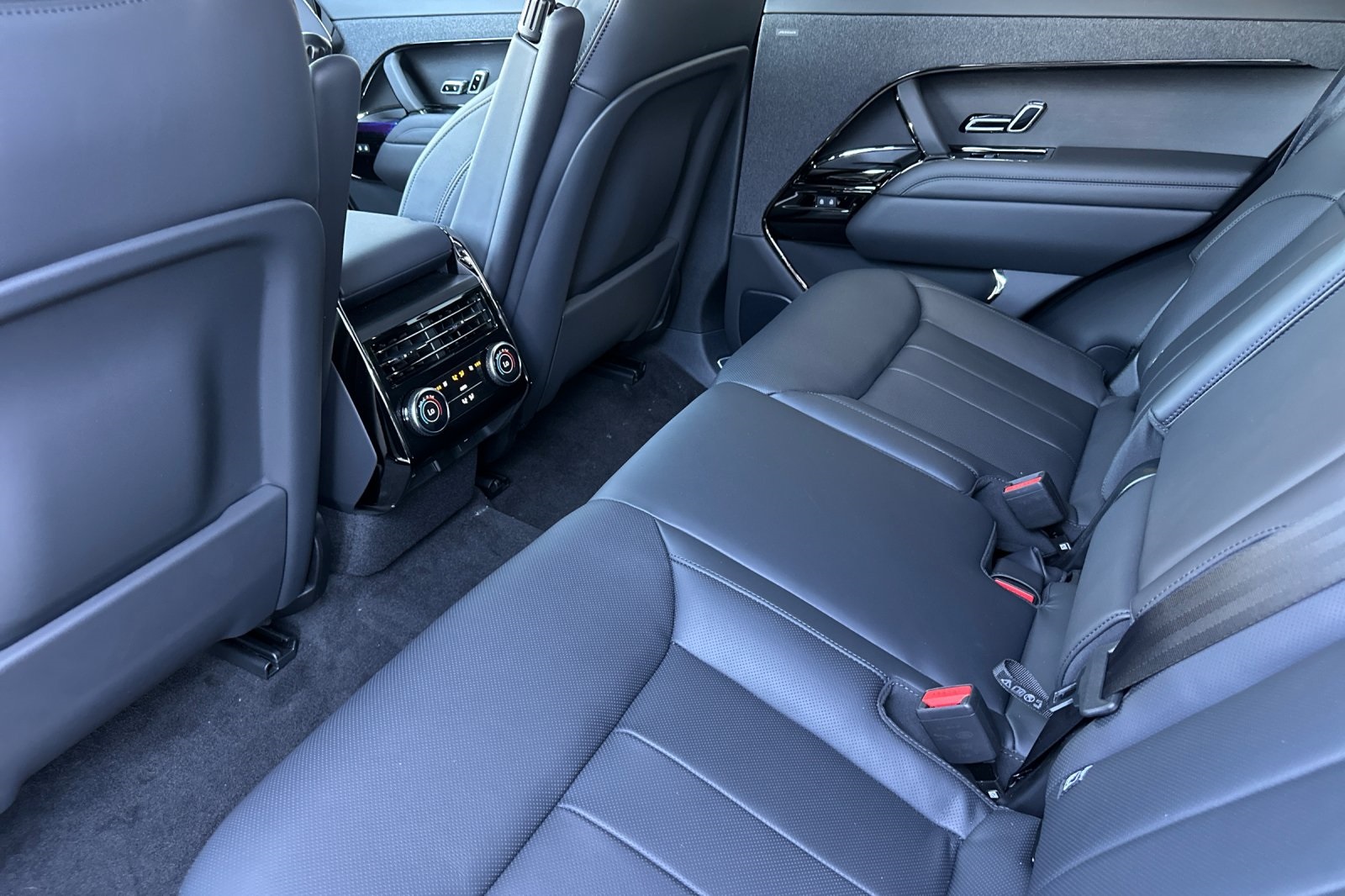2025 Land Rover Range Rover Sport SE photo 13