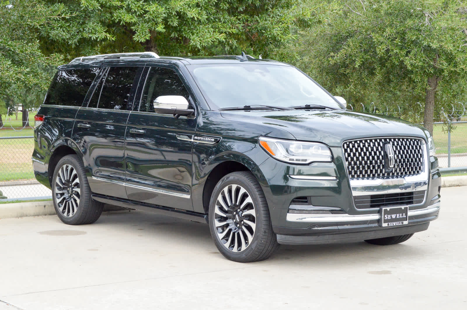 2023 Lincoln Navigator Black Label photo 3